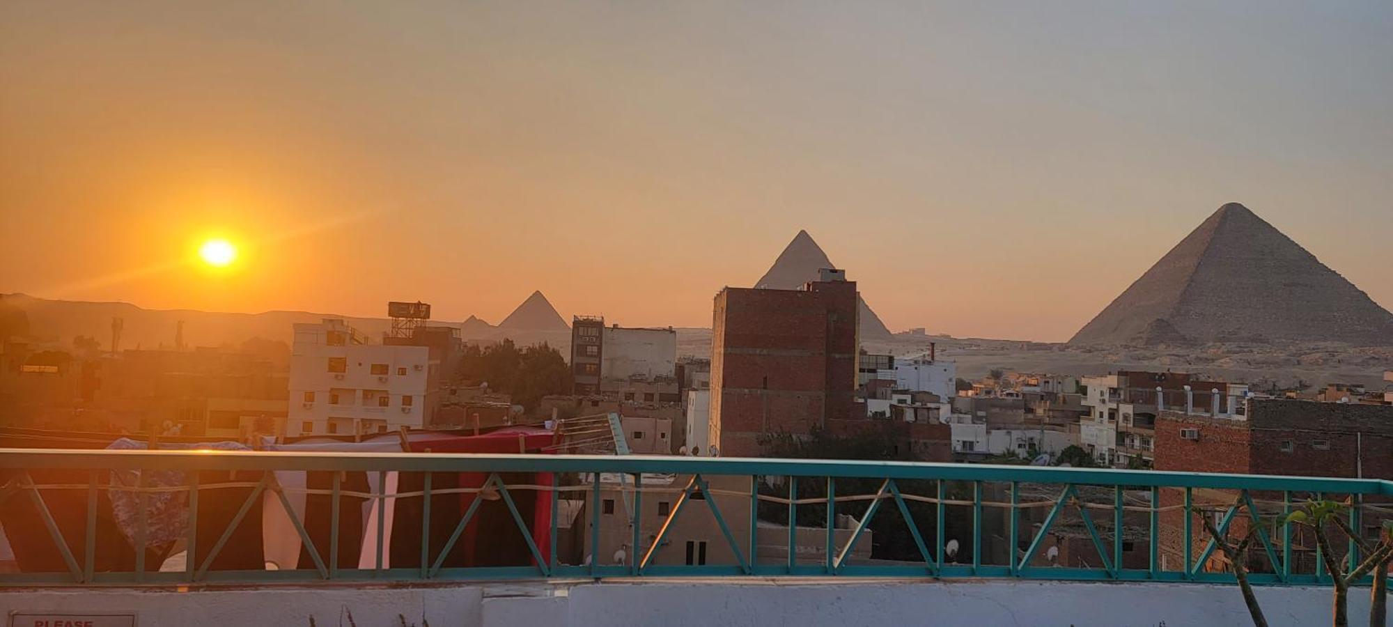 Pyramids Temple Guest House Kafret el-Gabal Eksteriør billede